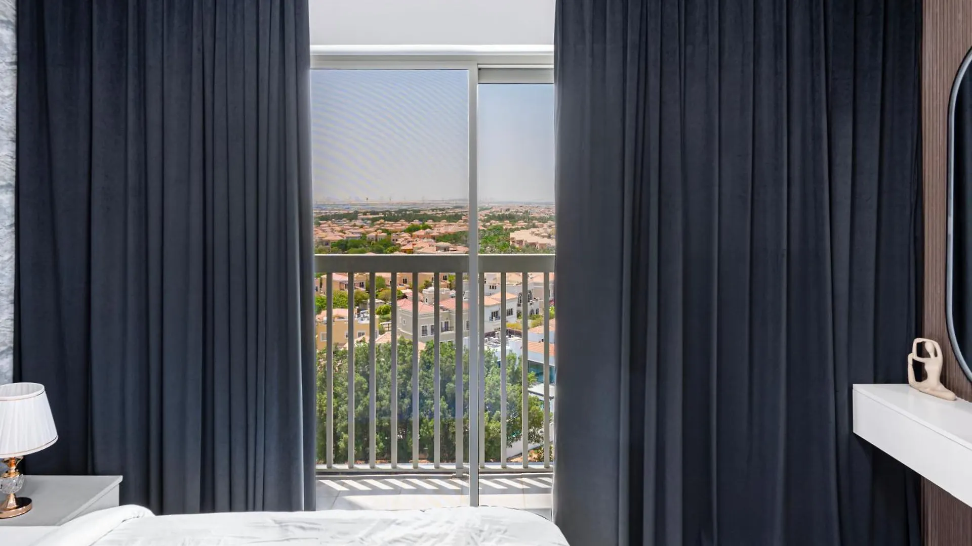 Chic Studio Retreat In The Heart Of Dubailand Appartamento