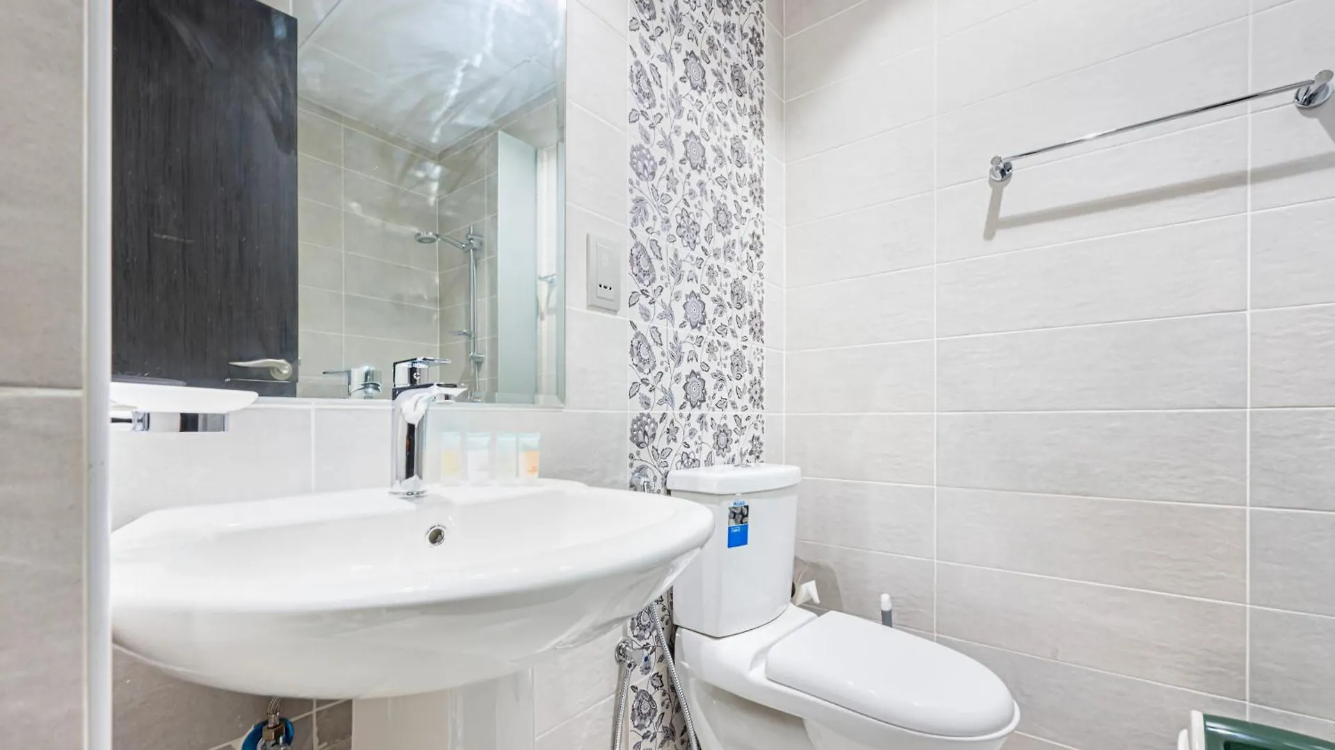 Apartment Chic Studio Retreat In The Heart Of Dubailand United Arab Emirates
